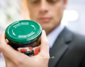 Comprare cibo che sta per scadere: lo fanno 3 milioni di italiani