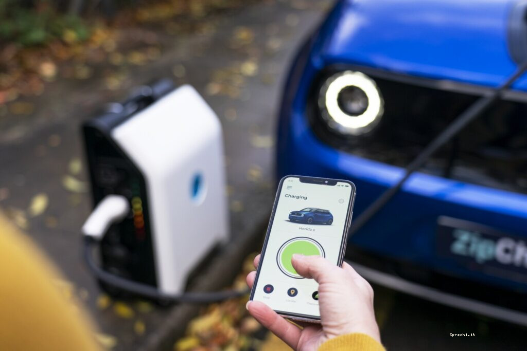This External Power Bank For Electric Vehicles Is As Easy To Use As A Suitcase