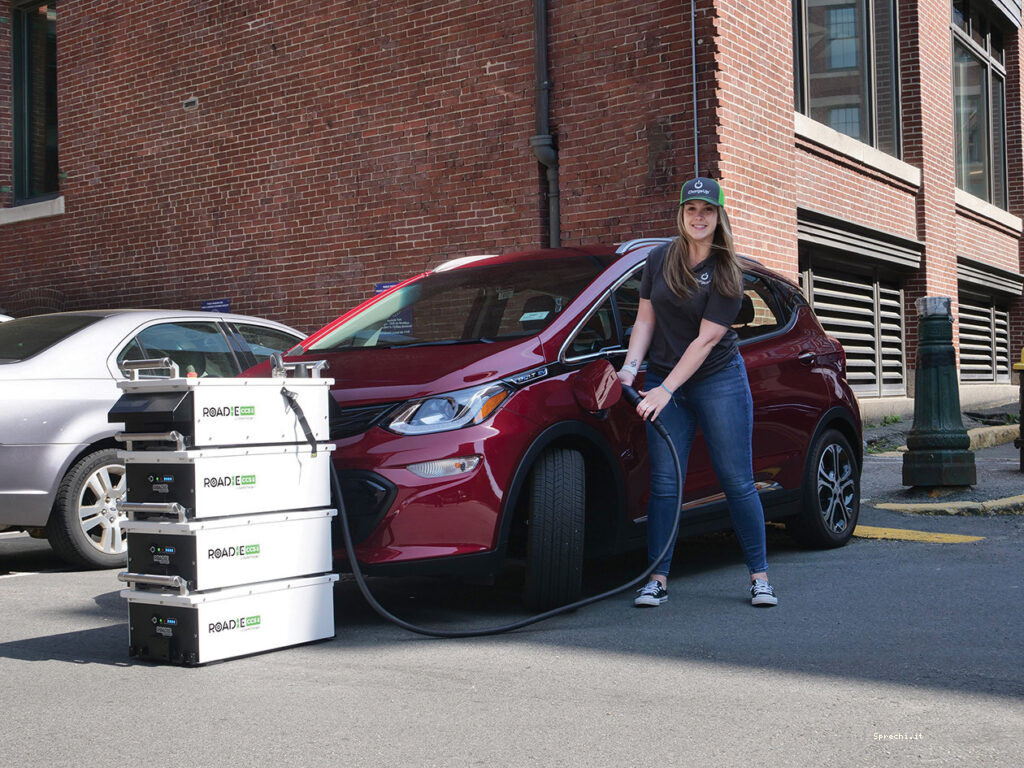 This External Power Bank For Electric Vehicles Is As Easy To Use As A Suitcase