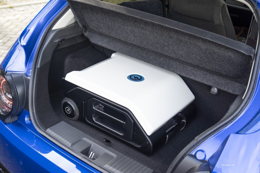 This External Power Bank For Electric Vehicles Is As Easy To Use As A Suitcase